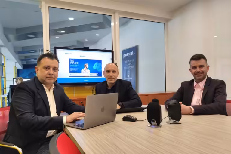 Στην Plushost είμαστε ερωτευμένοι με τη δουλειά μας και τέτοιους πελάτες αναζητούμε