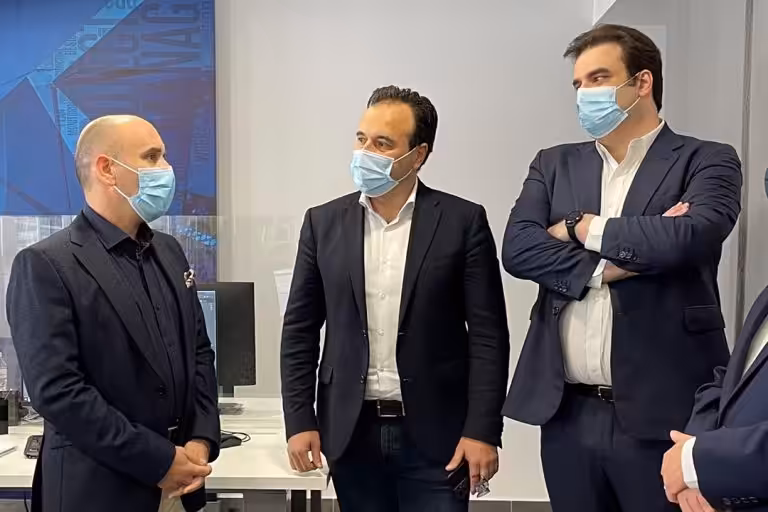 Τα εύσημα στην Plushost από τον υπουργό Ψηφιακής Διακυβέρνησης, Κ. Πιερρακάκη